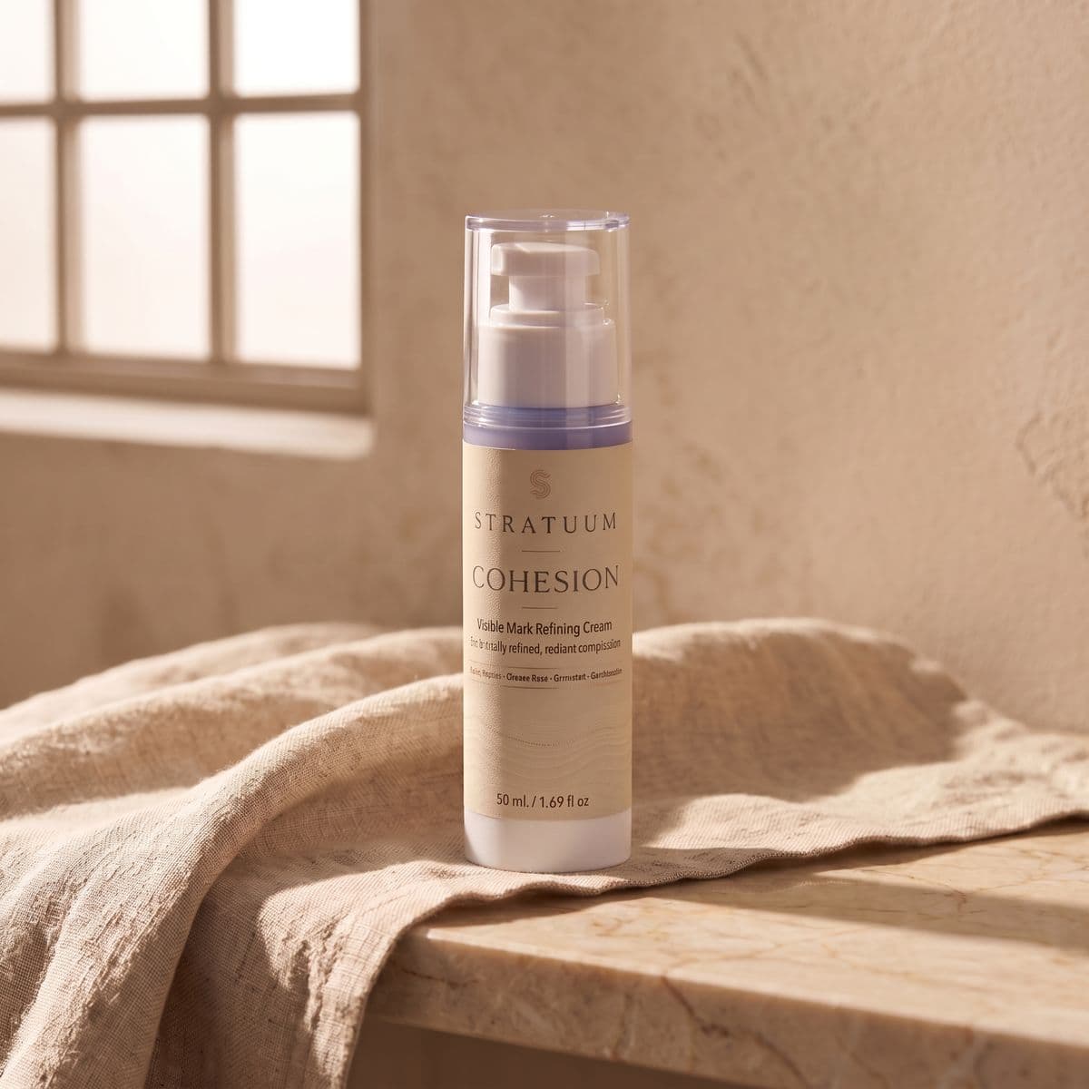 Stratuum Cohesion 50 mL cream, three-quarter view.